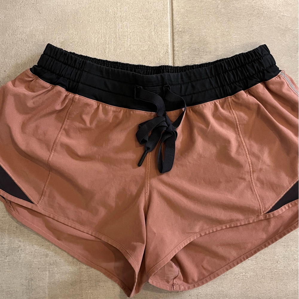 Lululemon hotty hot short 2.5”